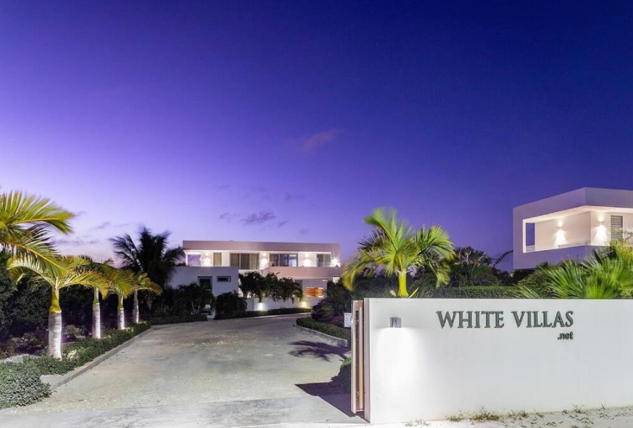 Looking to travel in Turks and Caicos? Then a stay in a 4-bedroom villa Turks and Caicos by White Villas is worth considering!
